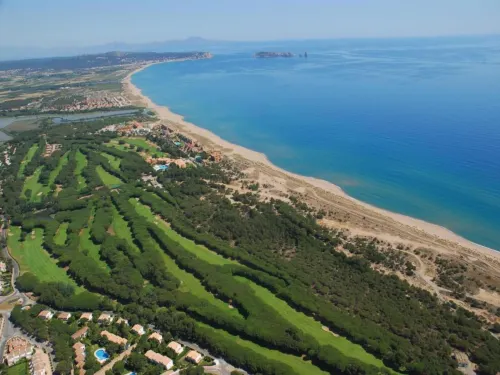 Apartment in Pals near Peaceful Beach