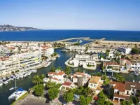 Apartment in Rosas with Private Pool & Bay View