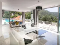 Five Bedroom Villa with Private Pool & Sea View - piscina
