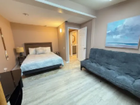 Main river home: Jon boat with trolling motor and hot tub!