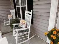 Saltwater Pool-Hottub-4 Br 3 BA-King Beds-7 Miles to the Beach!
