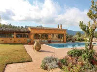 Pretty Villa with Sun Loungers - 別墅
