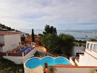 Apartment in Roses with Sea Views & Pool - Merinäköala