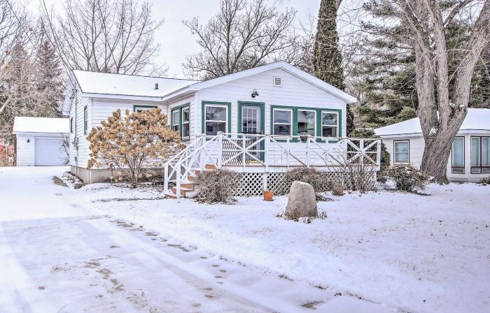 Green Lake Vacation Home w/ Screened Porch!