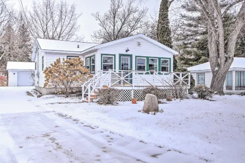 Green Lake Vacation Home w/ Screened Porch! - 3 stjerner