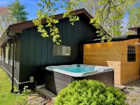 Lakeside Home Hot Tub + Heated Pool on Private 5 Acres