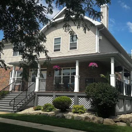 Capital City- 6 Miles from Madison with Fireplace
