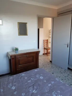 Independent cottage in private air-fenced yard-pool Provence Ghostbusters Live Escape Game附近的飯店