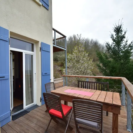 Mansion in Cuzy with Pool and Scenic Views Отели в г. Кюзи