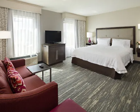 แฮมป์ตัน อินน์แอนด์สวีทส์ ปาล์มเดสเซิร์ต โรงแรมในปาล์มดีเซิร์ท