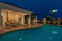 Holiday Inn Express & Suites MCALESTER by IHG - Swimmingpools