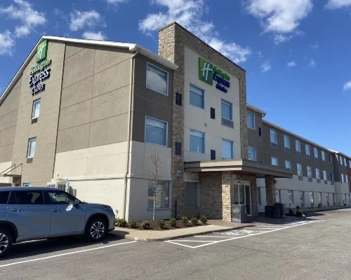 Holiday Inn Express & Suites ELYRIA by IHG Hotels in Elyria