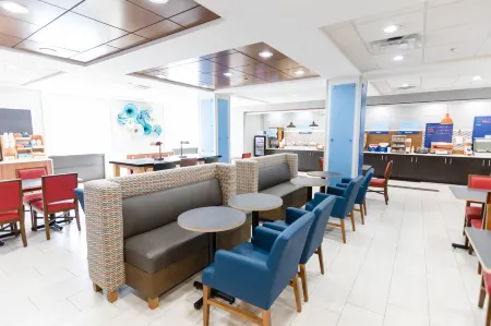 Holiday Inn Express & Suites Knoxville-Farragut