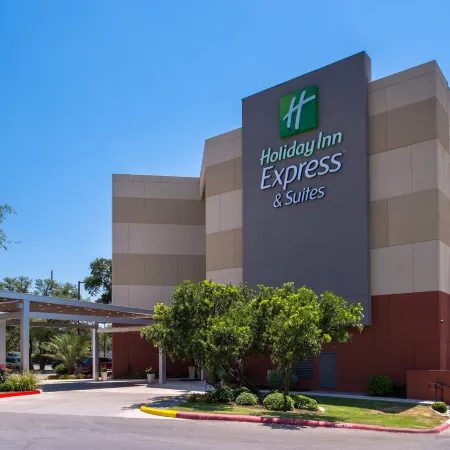 Holiday Inn Express & Suites SAN ANTONIO MEDICAL-SIX FLAGS by IHG