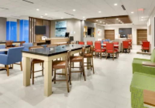 Holiday Inn Express & Suites PLANO - THE COLONY by IHG