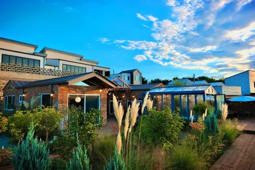 Vintage Gyeongju Private Pool Villa