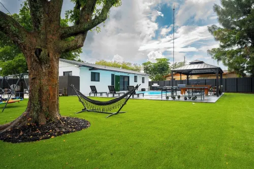 New Home w/ Big Patio / Heated Pool / Pool Table / Ping Pong Table