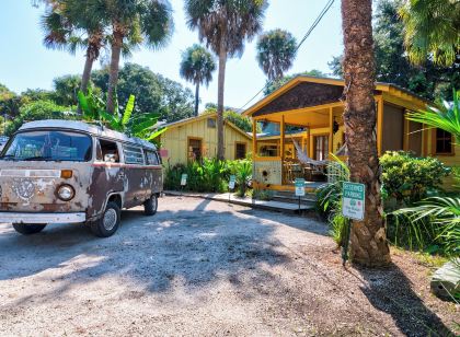 Beachside Boutique Inn – Folly Beach Rooms & Private Cottages