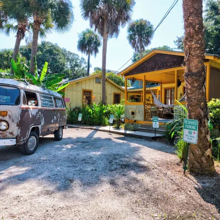 Beachside Boutique Inn – Folly Beach Rooms & Private Cottages