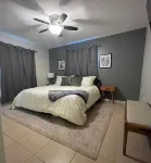 Cozy Stay in Ocala~King Bed~2mi Hist Dtwn~WiFi~Near Wec~Fenced Backyard n DogsOk