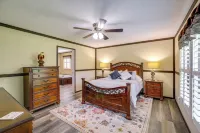 Dog-Friendly Home w/ Mtn Views in Chilhowie!