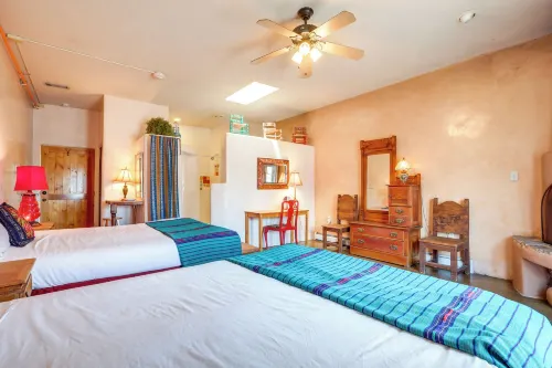Los Cerrillos Hillside Hacienda on 65 Acres! - Biệt thự