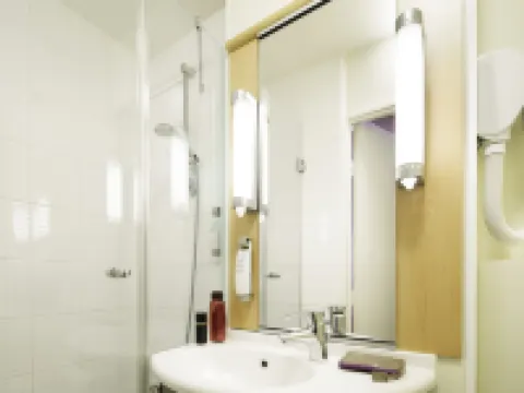 Ibis Versailles Château