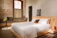 Pocketbook Hotel and Bath Hotels in Hudson