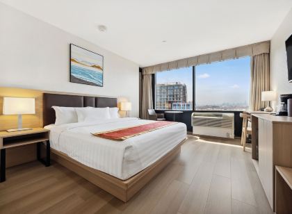 Ramada by Wyndham Flushing Queens