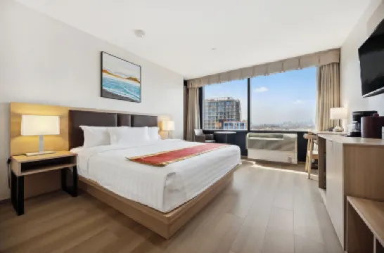 Ramada by Wyndham Flushing Queens Hotels near Citi Field