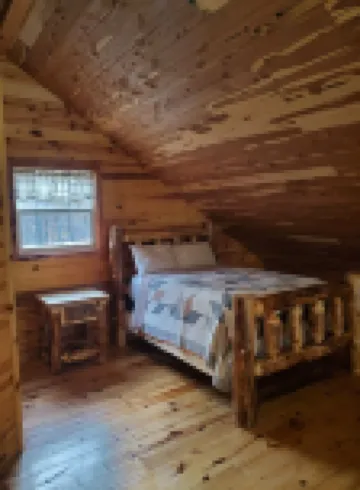 Charming 2 bedroom cabin on a beautiful private lake.