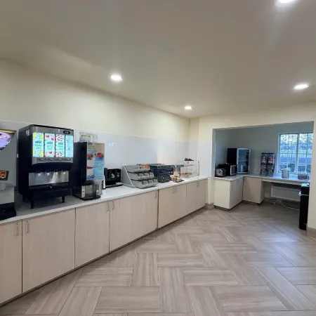 Days Inn & Suites by Wyndham Flagstaff Near University