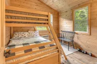 Luxe Cabin Compound 4 Mi to Cameron State Forest! - 3-Star