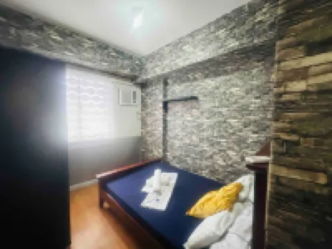 Spacious Central Davao City Getaway - Spacious Apartment with Shared Pool 酒店