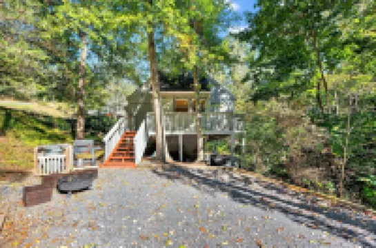 Mountain Escape With Hot Tub & Stargazing 3 Bedroom Cabin