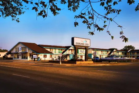 Roadrunner Lodge Motel Отели в г. Квэй