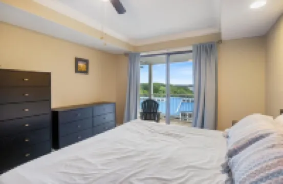 Cozy Pet-friendly Condo w/ Pool