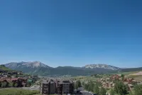 Recently Updated Plaza  3 Bedroom Condo - No Cleaning Fee! by RedAwning Hotels in Crested Butte