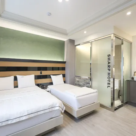 Sharp Hotel