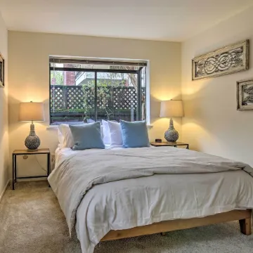 Well-Appointed Condo Across Street from UC Davis! Отели в г. Дейвис