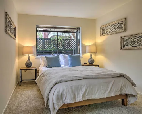 Well-Appointed Condo Across Street from UC Davis! Hotels in Davis