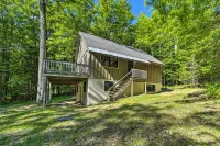 Sleek Cabin w/ Deck, 8 Miles to Mount Snow & Hikes - Wifi