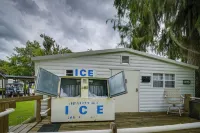 Waterfront Georgetown Retreat on Lake George! - Parkplatz