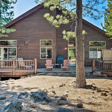 Truckee Escape w/ Hot Tub Near Ski Resorts