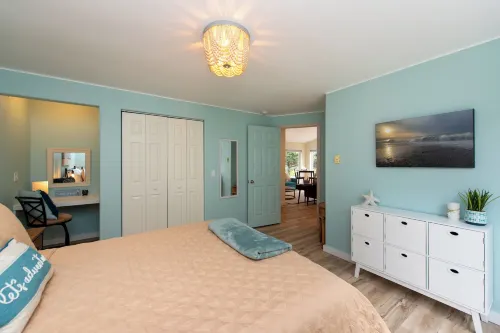 Sequim Escape w/ Gas Grill & Deck, Walk to Beach!