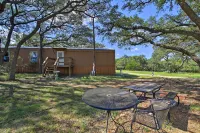 Quiet Utopia Retreat: Deck & Hill Country Views - 3-Star