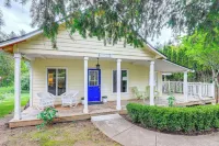 8 Mi to Columbia River Gorge: Cottage w/ Deck! - Homestays