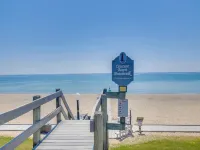 Algoma Victorian - Steps to Lake Michigan! Hotels in Algoma