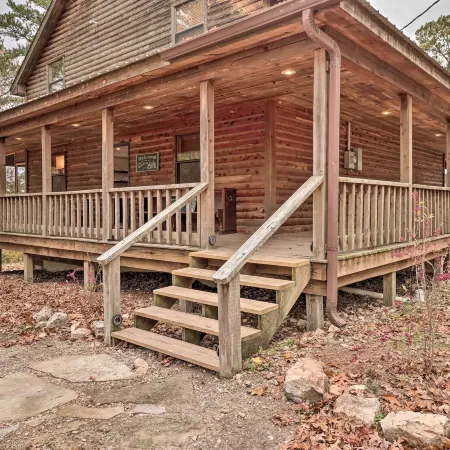 Piney Bluff Retreat with Mountain Views!