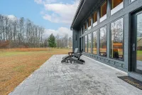 Walk to Castle Rock Lake! Modern Home w/ Patio